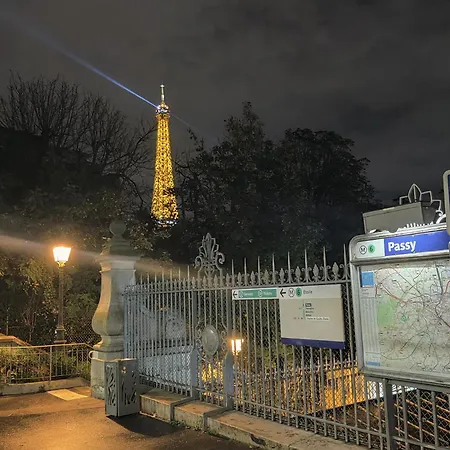 Bright & Cozy In Passy, Trocadero, Parigi